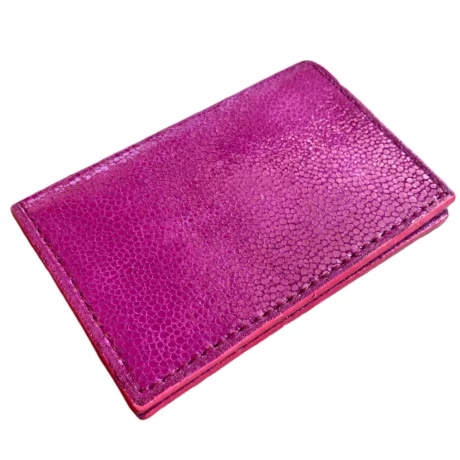 porte-cartes en cuir de veau grainé façon galuchat rose fuschia