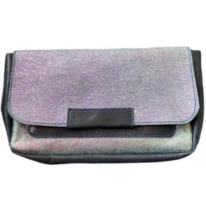 pochette porté main en cuir de chèvre bleue nacré et cuir d'agneau bleue