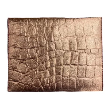 pochette passeport en cuir de veau effet croco rose gold