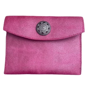 pochette passeport en cuir de veau rose fuchsia métallisé nacré