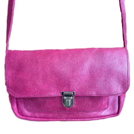 sac avec bandoulière en cuir de veau nacré métallisé rose fuchsia