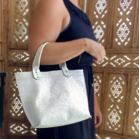 sac mini cabas porté main en cuir de chèvre craquelé blanc nacré